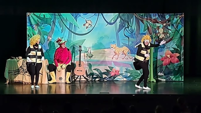 Actores interpretando Concierto en el Amazonas