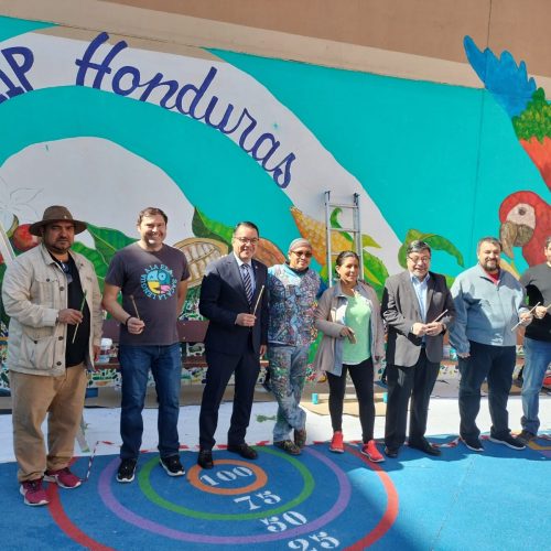 Inauguración del mural Semana Intercultural CEIP Honduras
