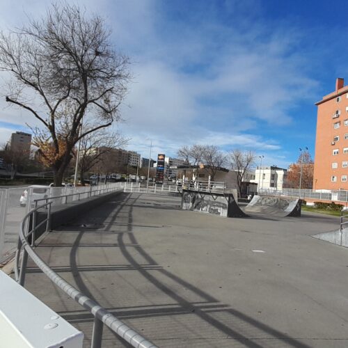 Imagen del nuevo vallado de la IDB Plaza los metales