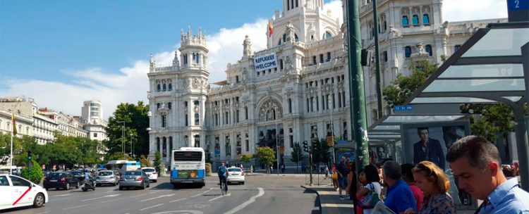 Plaza de Cibeles, con la fachada del Ayuntamiento de Madrid al fondo