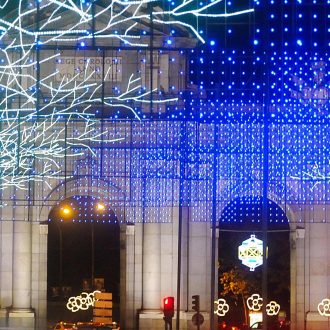Iluminación navideña en la Puerta de Alcalá