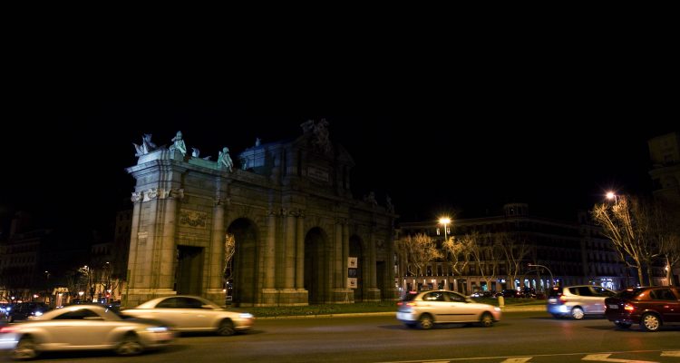 Puerta de Alcalá durante la Hora del Planeta 2017 (imagen de archivo)