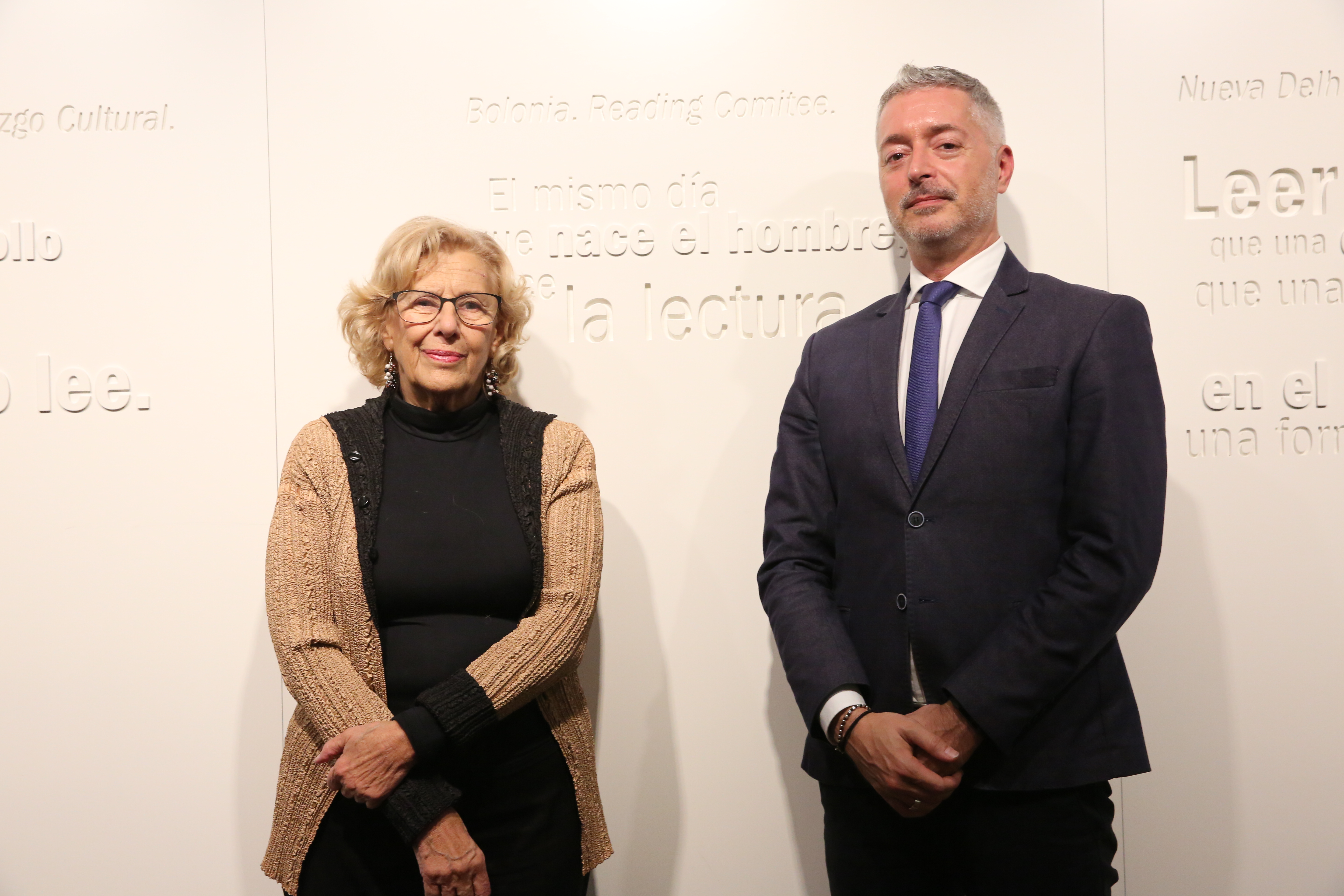 La alcaldesa, Manuela Carmena,  con Benedetto Zacchiroli