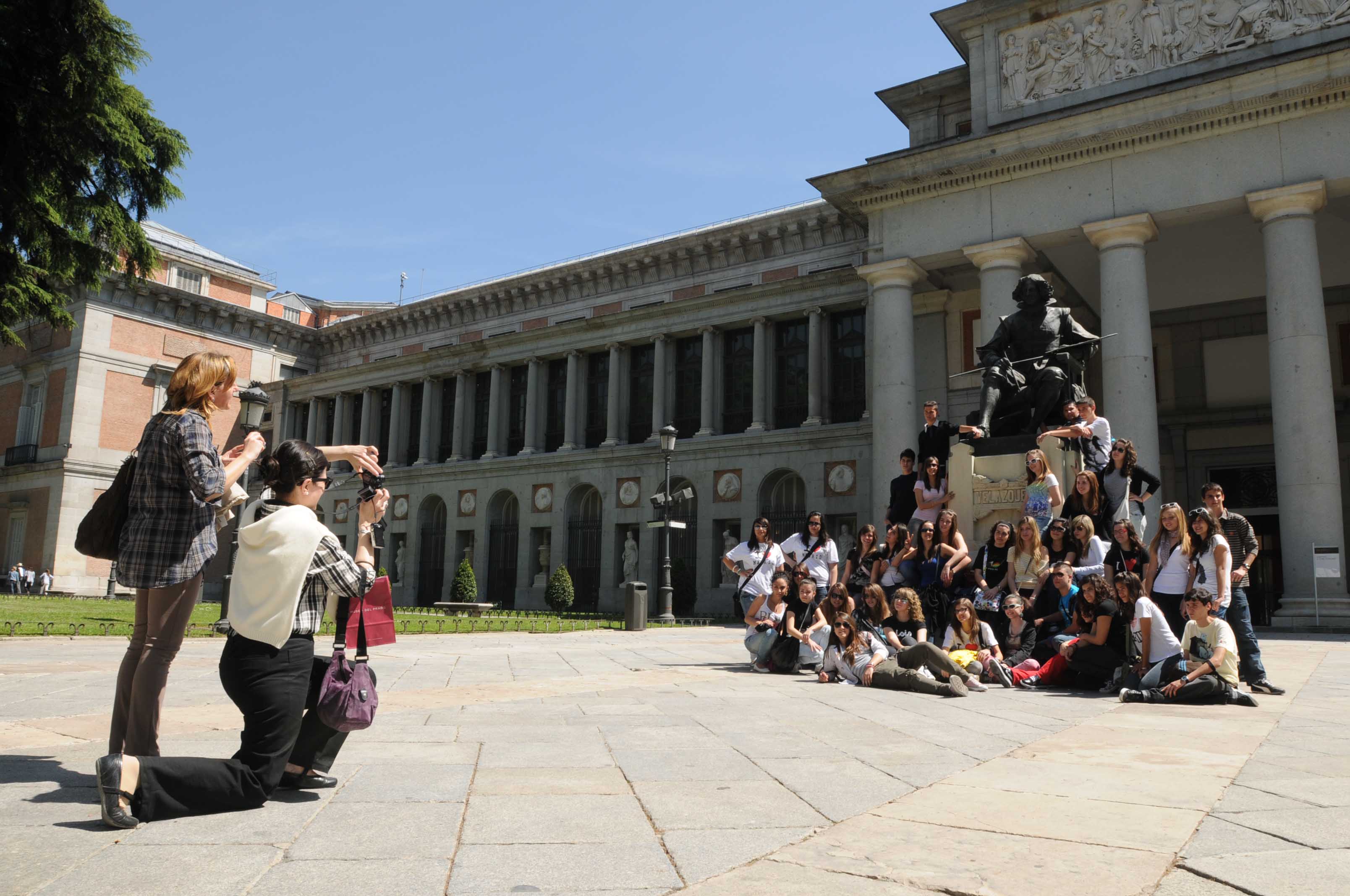 Foto de archivo. Turistas en la ciudad de Madrid