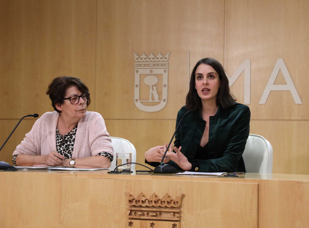 Inés Sabanés y Rita Maestre durante la rueda de prensa