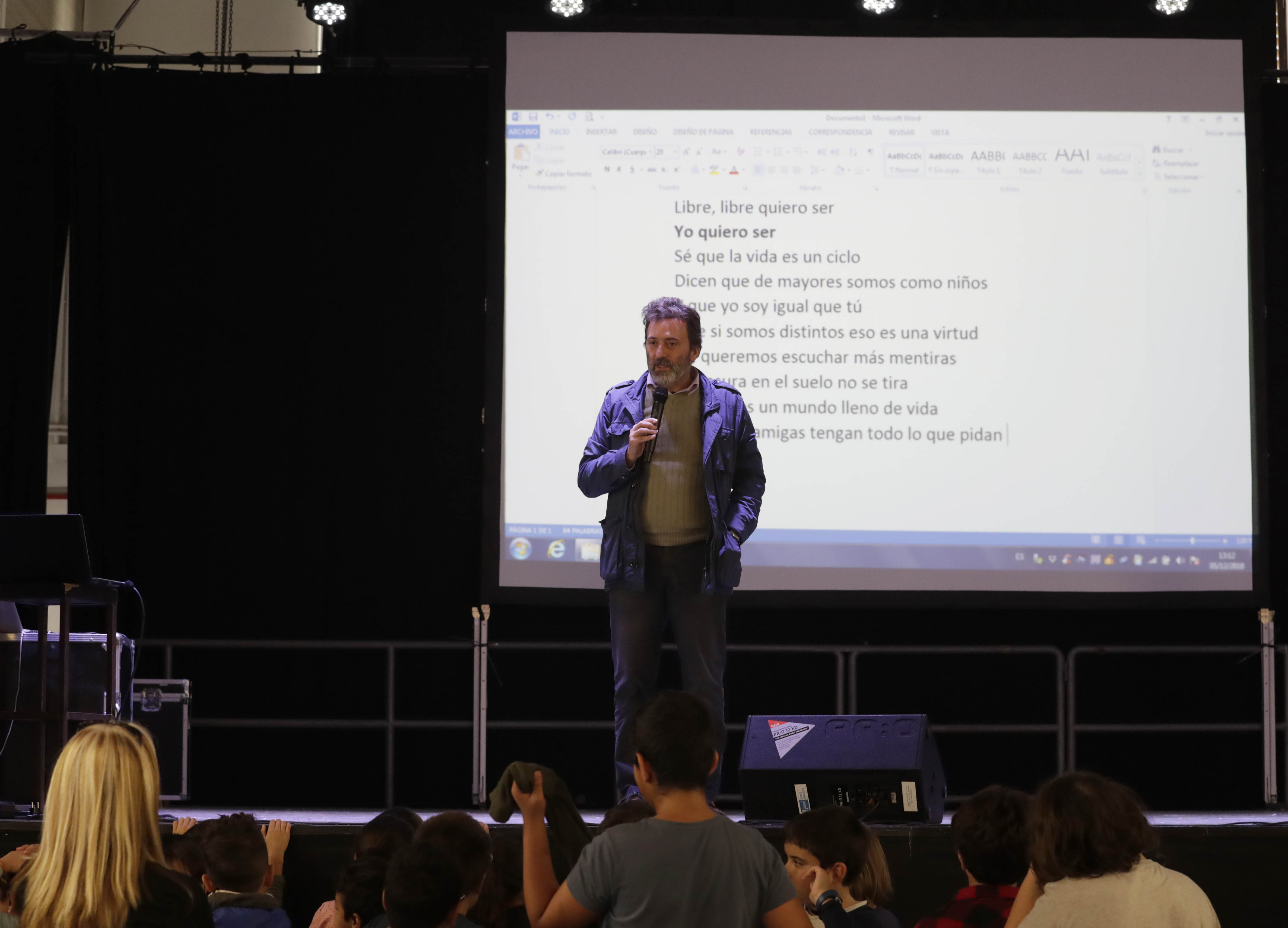 Mauricio Valiente durante la celebración del Maratón de Arte por los Derechos Humanos