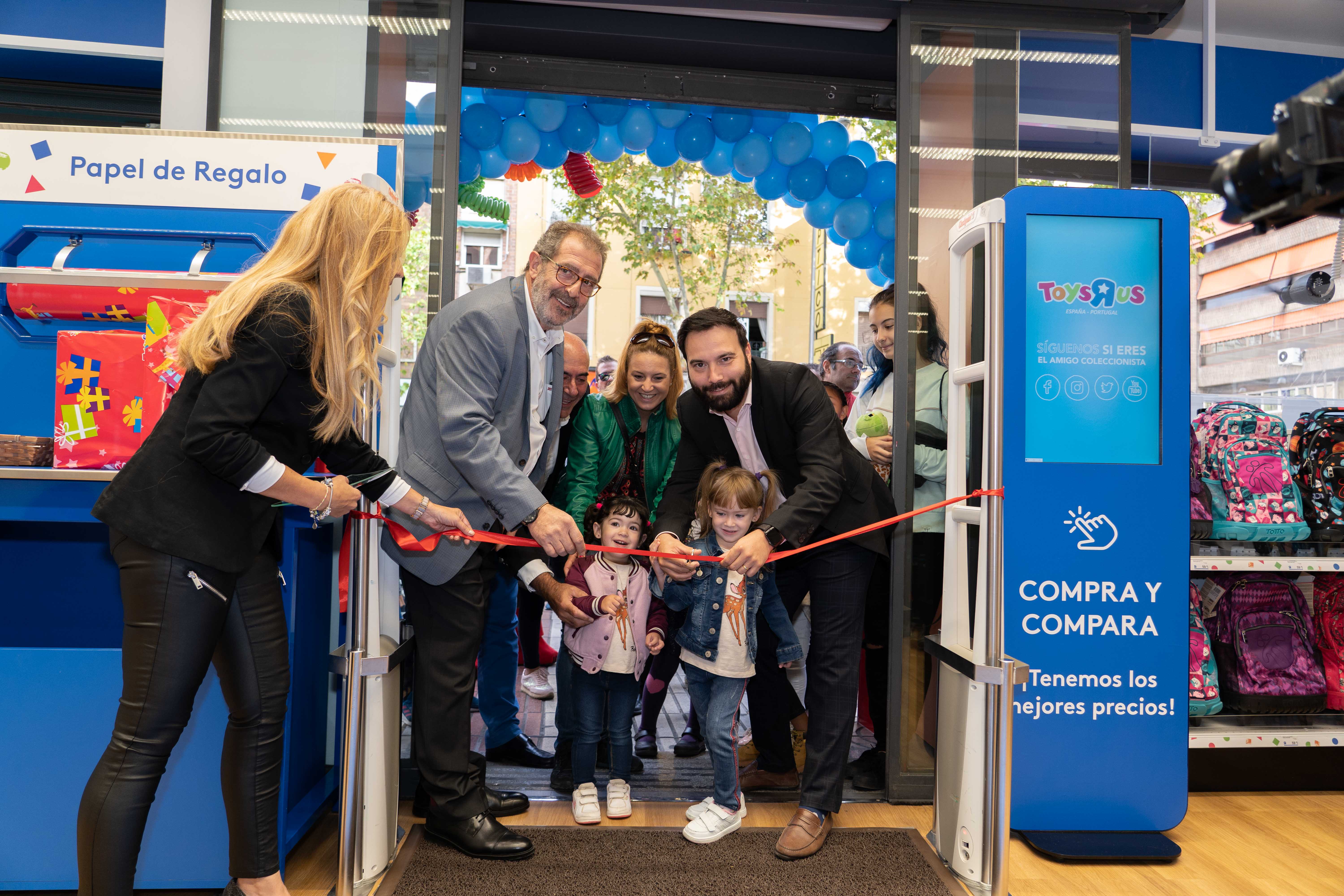 Ángel Niño durante la inauguración del ToysRUs