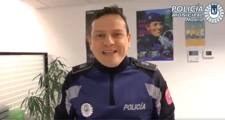 Carlos Mera, policía mago