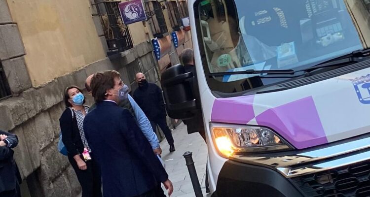 Almeida recorre Lavapiés