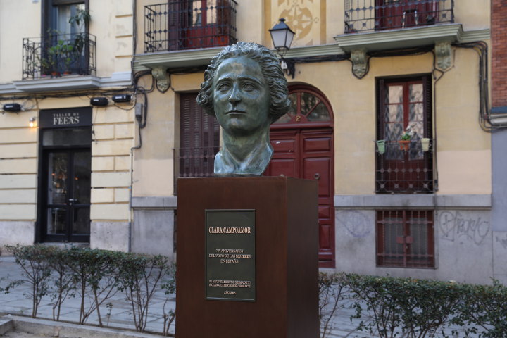 Busto de Clara Campoamor en Madrid