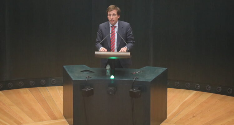 José Luis Martínez Almeida en el Pleno municipal