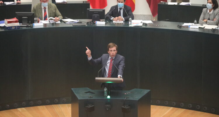 José Luis Martínez Almeida en el Pleno municipal