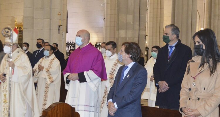 Almeida y Villacís en la misa mayor en honor a Nuestra Señora de la Almudena