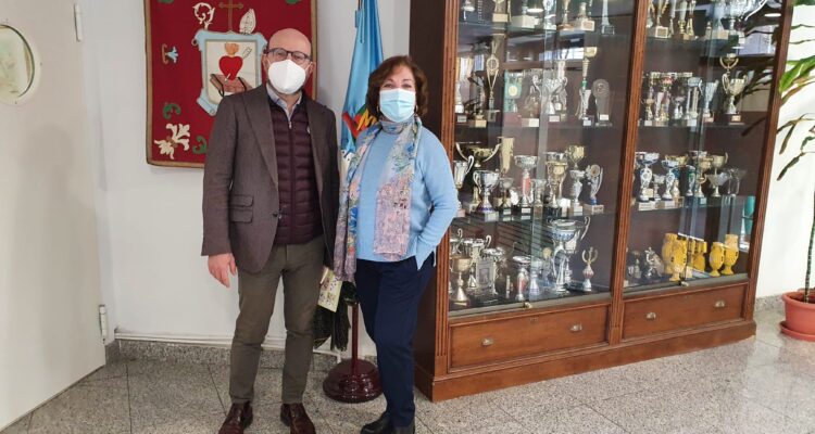 El concejal de distrito Salamanca en el colegio Inmaculada Concepción con la directora del centro