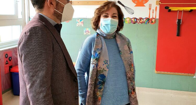 El concejal de distrito Salamanca en el colegio Inmaculada Concepción con la directora del centro