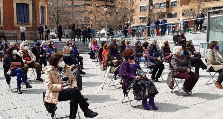 Acto conmemorativo del 8M en la explanada de la Junta de Retiro