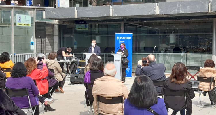 Acto conmemorativo del 8M en la explanada de la Junta de Retiro