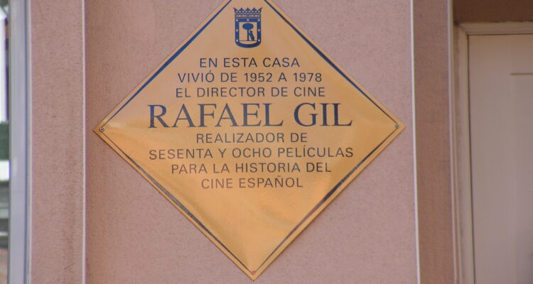 Placa en homenaje al director de cine Rafael Gil (memoriademadrid.es)