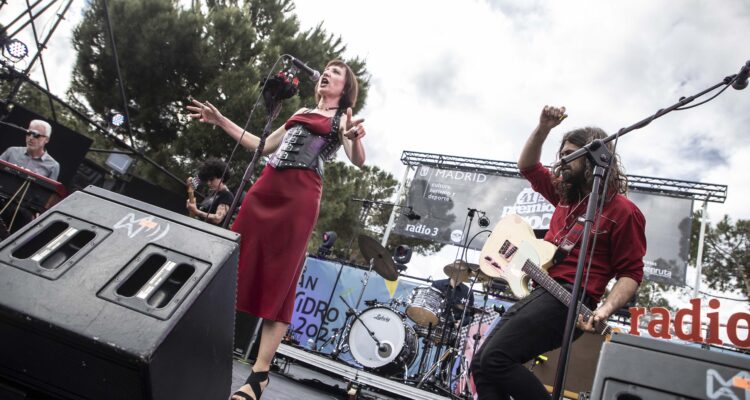 Máría Guadaña, ganadora del primer premio Rock Villa de Madrid, en el Auditorio de Entrevías
