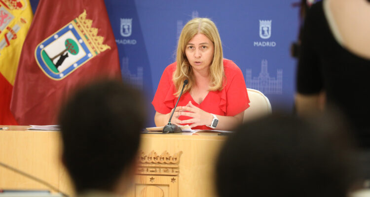 Imagen de la portavoz municipal, Inmaculada Sanz, durante la rueda de prensa posterior a la Junta de Gobierno, este jueves