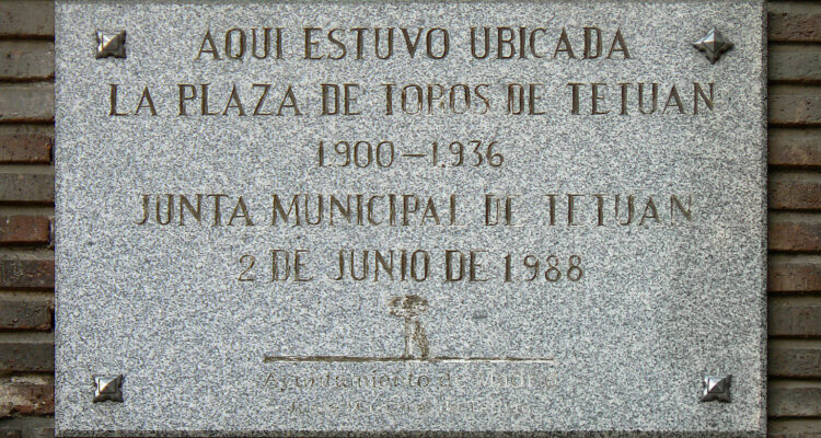 Placa en donde se ubicó la plaza de toros de Tetuán
