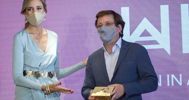 Almeida ‘Embajador de la Igualdad’ por la asociación Women in a Legal World