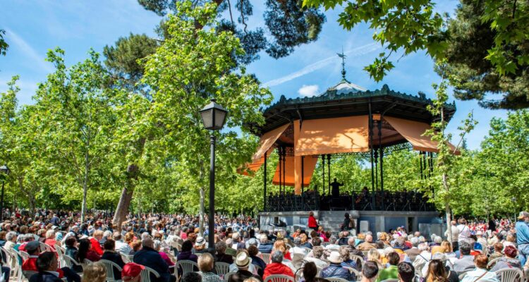 La Banda Sinfónica Municipal tocando en el Templete de El Retiro (imagen de archivo)