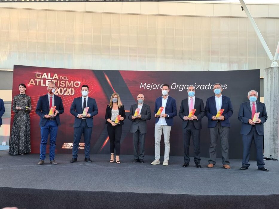 Alicia Martín ha recogido el galardón junto a otros premiados en la gala anual de la Real Federación Española de Atletismo