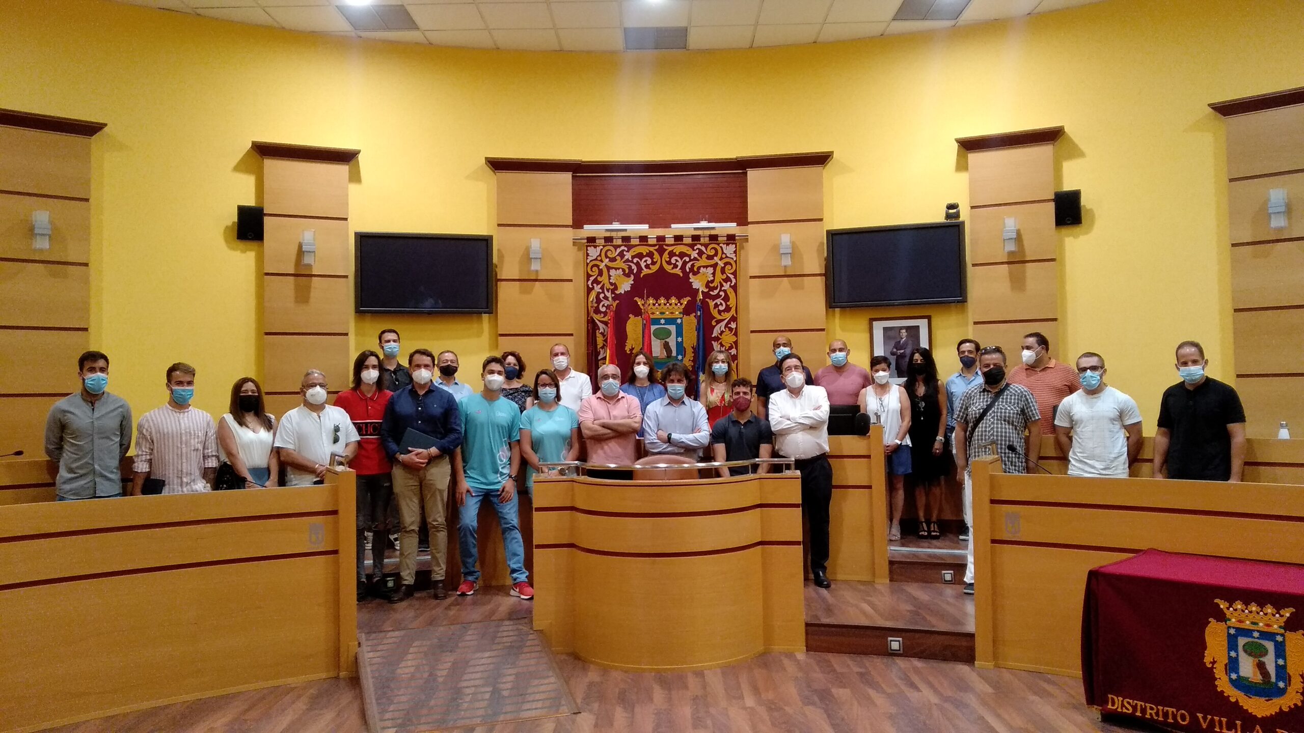 Chapa entrega reconocimientos a diez entidades deportivas del distrito