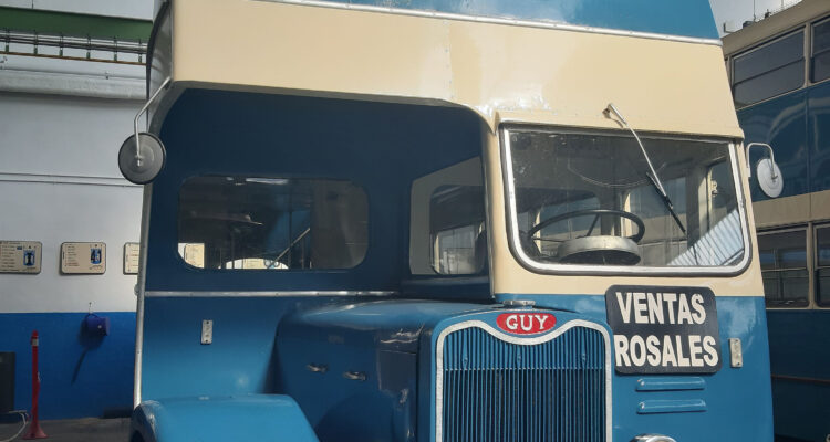 Autobús de dos pisos Guy Arab. Museo EMT Madrid