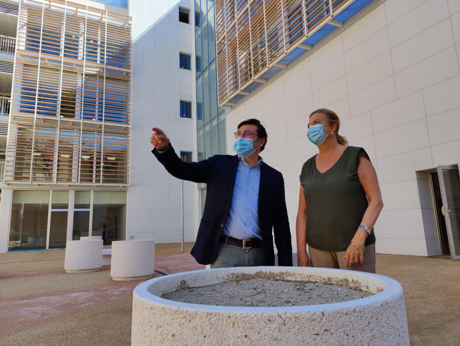 Romero y González durante su visita a las obras del Centro de Servicios Sociales Vistalegre