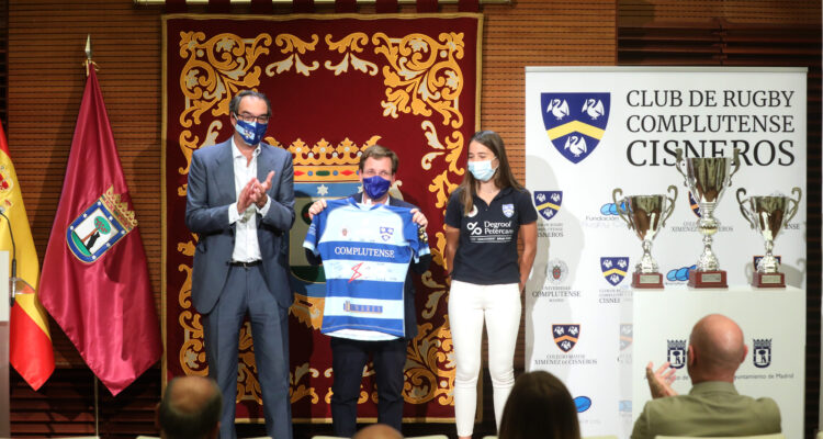 José Luis Martínez-Almeida recibe al equipo de rugby Complutense Cisneros