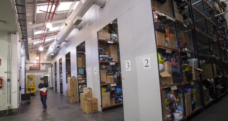 Interior del depósito de los objetos perdidos