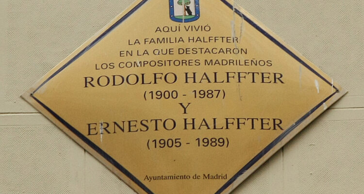 Placa en recuerdo de los hermanos Halffter