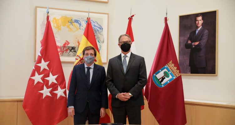 Almeida con el alcalde de Lima