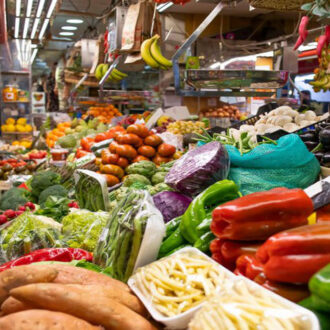 Imagen de archivo de un puesto de fruta y verdura del mercado municipal de Las Ventas