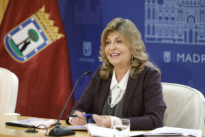 Engracia Hidalgo, delegada de Hacienda y Personal, durante la rueda de prensa posterior a la Junta de Gobierno, este jueves