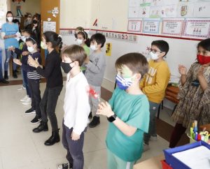 Alumnado en uno de los centros abiertos en inglés (imagen de abril de 2022)