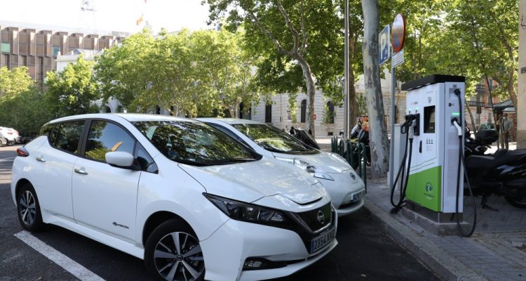 Vehículos eléctricos (imagen de archivo)