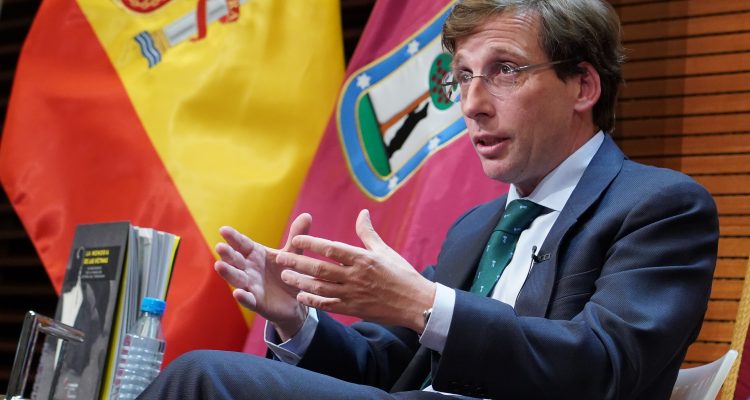 Presentación del libro 'Memorias de las víctimas' de la FVT