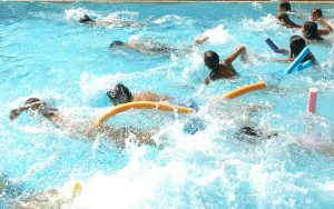 Actividad acuática en uno de los campamentos de verano