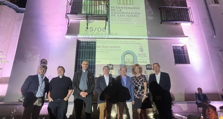 Espectáculo de luz y sonido en la ermita de San Isidro