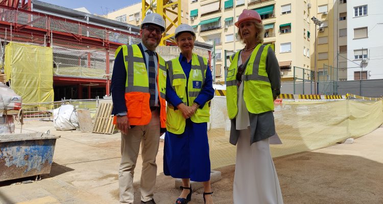 De izquierda a derecha, el concejal de Salamanca, José Fernández, la delegada de Obras y Equipamientos, Paloma García Romero, y la directora general de Arquitectura y Conservación del Patrimonio, Paloma Sobrini