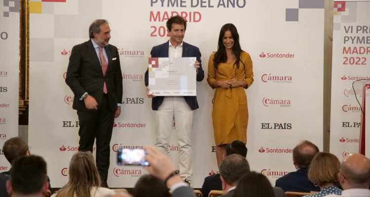 Begoña Villacís con los premiados