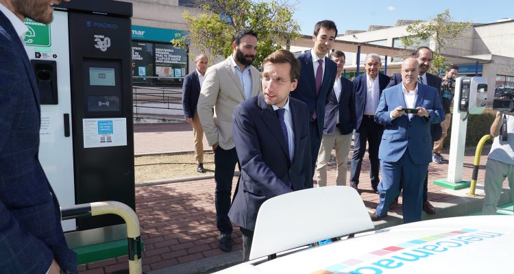 El alcalde de Madrid, José Luis Martínez-Almeida, en la presentación en Mercamadrid de las ayudas Cambia 360 destinadas a la renovación de vehículos de Distribución Urbana de Mercancías