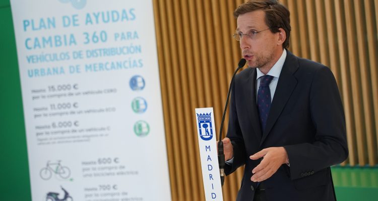 El alcalde de Madrid, José Luis Martínez-Almeida, en la presentación en Mercamadrid de las ayudas Cambia 360 destinadas a la renovación de vehículos de Distribución Urbana de Mercancías