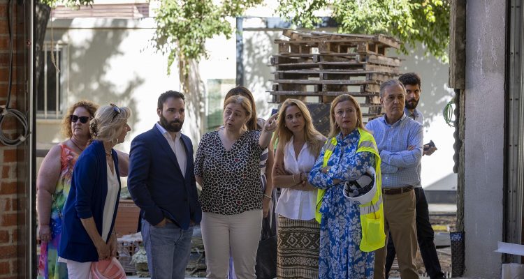 El concejal de Ciudad Lineal, Ángel Niño, la delegada de Obras y Equipamientos, Paloma García Romero y la de Emergencias y Seguridad y portavoz municipal, Inmaculada Sanz