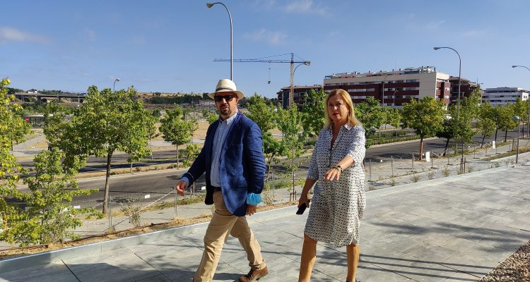 La delegada de Obras y Equipamientos, Paloma García Romero, visita las obras de mejora de accesibilidad de la estación de metro de Arroyofresno