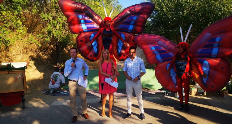 Saavedra y Casariego en la inauguración del oasis de mariposas de San Blas-Canillejas