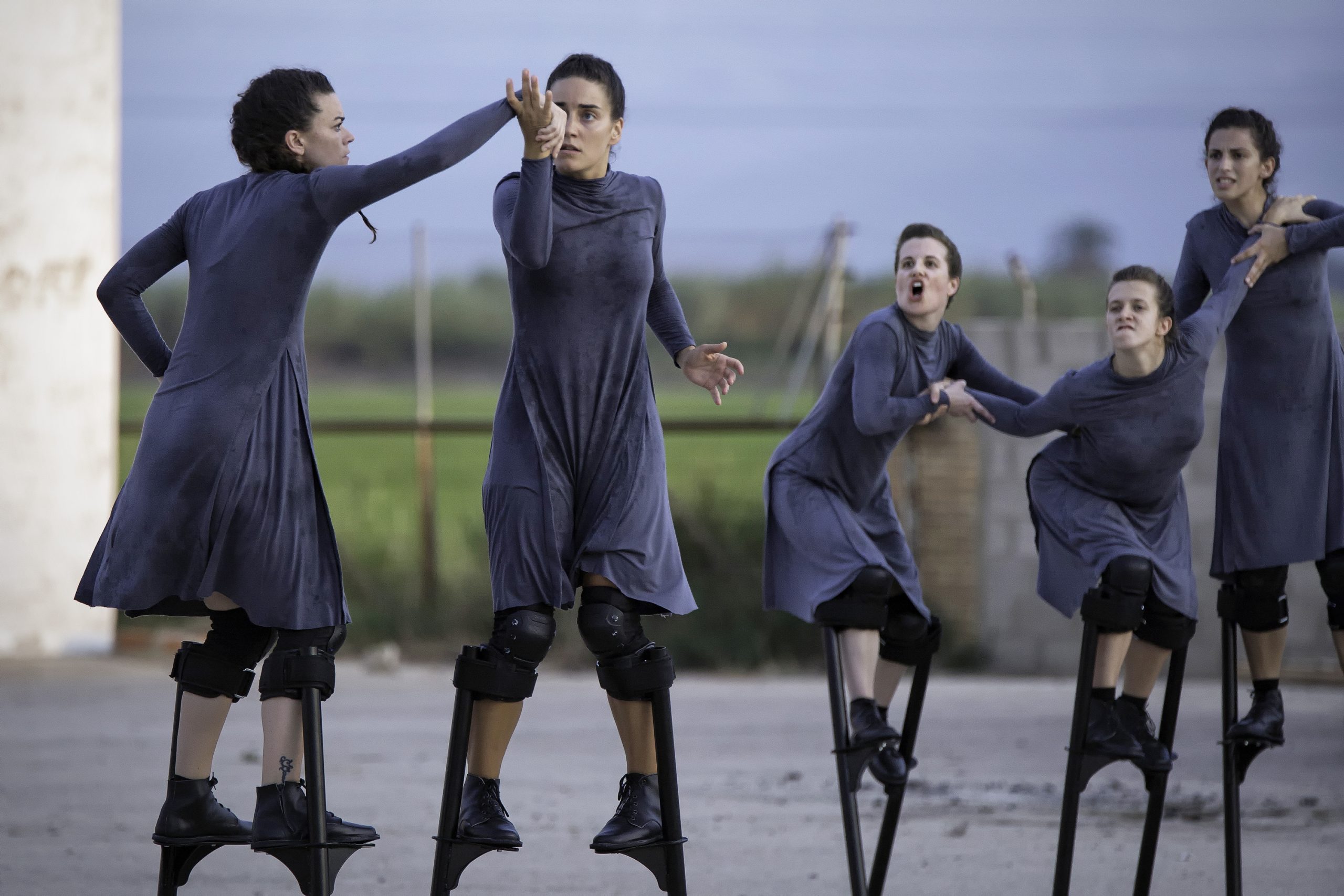 'Mulier', espectáculo de danza sobre zancos (Imagen de Juan Gabriel Sanz)